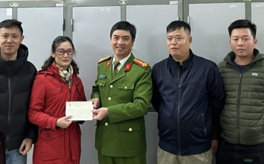 Kẻ trốn truy nã thúc thủ bởi 2 “bóng hồng” của Công an quận Tây Hồ