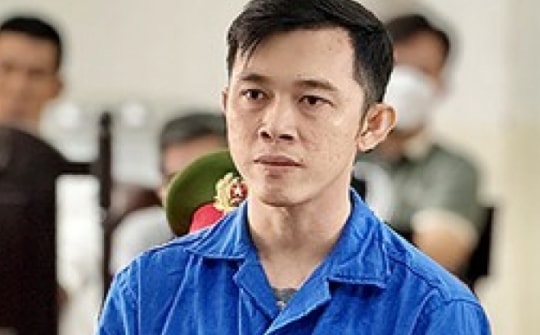 Bênh vực mẹ bị đánh, con mang xăng phóng hỏa giết người