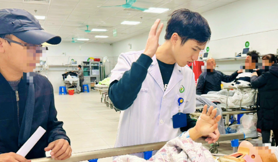 Sau khi mổ cấp cứu, nữ sinh bị thương nặng nhất vụ sập trần lớp học hiện ra sao?