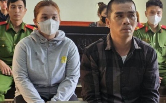 Vụ bạo hành bé trai 3 tuổi: Vì sao không xử lý thêm tội đối với mẹ ruột và người tình?