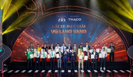 Rèn tay lái, rèn cả ý thức lái: Câu chuyện của tài xế liên tiếp đạt giải Vô lăng vàng