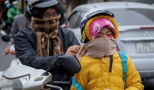 Bé gái 2 tuổi méo miệng, liệt dây thần kinh số VII vì đi xe máy buổi tối: BS khuyến cáo 6 việc QUAN TRỌNG để phòng bệnh ngày lạnh