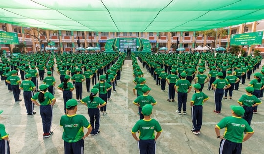 Cha mẹ tìm cách khuyến khích con tập thể thao