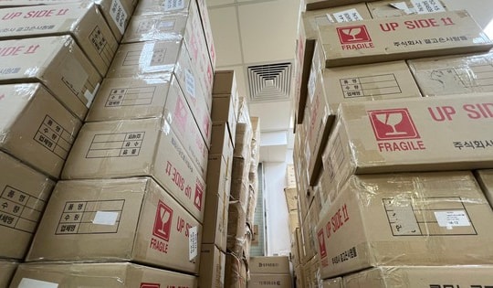 Đang livestream chốt hàng ngàn đơn mỹ phẩm, TPCN trong biệt thự, một kho hàng bị 'tóm gọn'