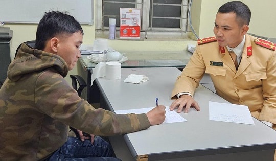 CSGT Hà Nội truy đuổi tên cướp điện thoại của người đi đường