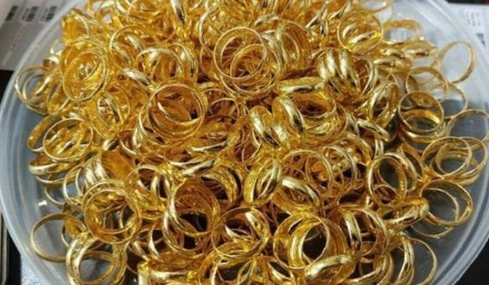 Giá vàng hôm nay 27/12: Nhẫn tròn trơn tăng cao chưa từng thấy, SJC 80 triệu/lượng