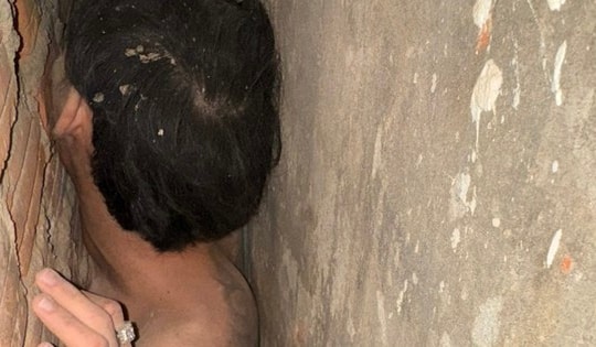 Nổ súng chống trả công an để chạy trốn rồi mắc kẹt giữa 2 bức tường