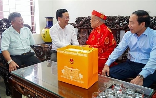 Chủ tịch nước tặng quà người có công dịp Tết Nguyên đán Giáp Thìn  2024