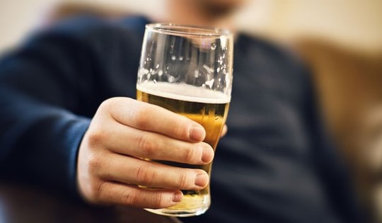 Loại đồ uống làm tăng 5 lần nguy cơ đột quỵ, hại gan nếu uống quá nhiều: Không ít người Việt vẫn ‘mê mệt’