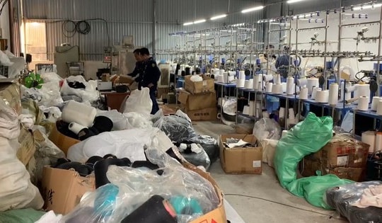 Hà Nội: Phát hiện xưởng may sản xuất bít tất giả mạo các nhãn hiệu nổi tiếng
