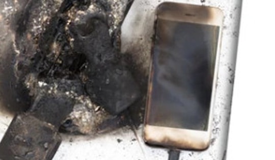 Hai vợ chồng bỏng nặng do điện thoại ở đầu giường phát nổ