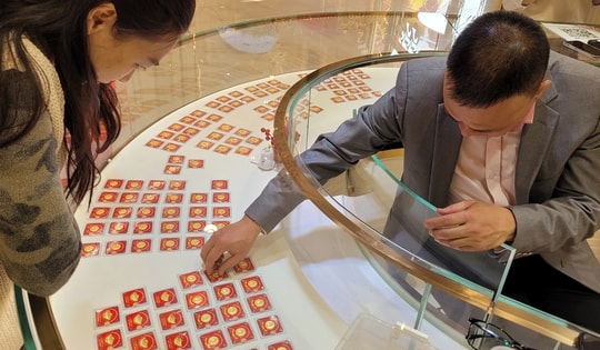 Giá vàng tăng giảm như 'tàu lượn', Ngân hàng Nhà nước sẵn sàng can thiệp thị trường vàng như thế nào?