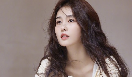 Ba thói quen skincare giúp Bạch Lộc giữ da không nếp nhăn