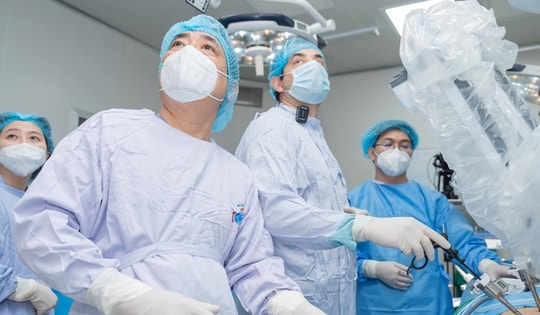 Phẫu thuật robot thành công cho 2 bệnh nhân ung thư đường tiêu hóa