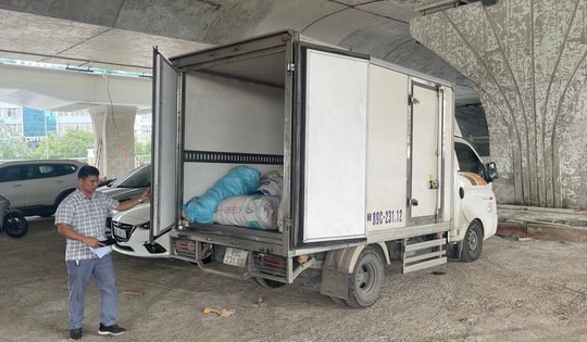 Tiểu thương ngang nhiên vận chuyển 1,1 tấn mỡ lợn bốc mùi hôi thối 'xuyên tâm' Hà Nội tuần/lần để tiêu thụ