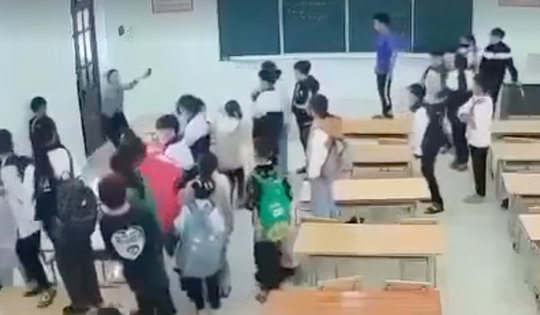 Cô giáo bị học sinh nhốt nhận kỷ luật cảnh cáo, học sinh bị đình chỉ học một tuần