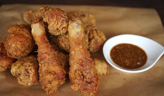 Đổi mới thực đơn mỗi ngày bằng món gà rán ướp sả, ăn là mê