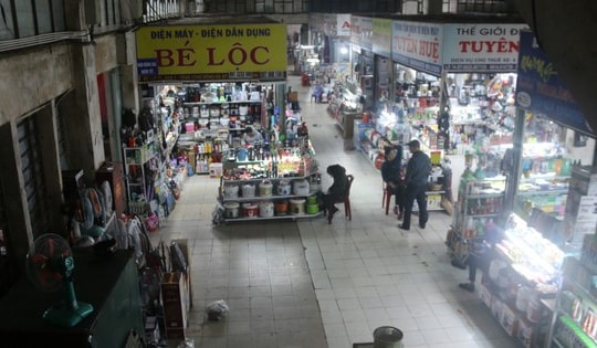 Tiểu thương khóc ròng khi Tết cận kề 'chợ vắng khách như Chùa Bà Đanh'