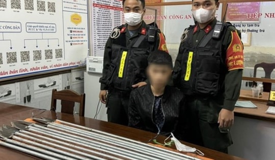 Bắt thanh niên mang 12 cây dao phóng lợn chuẩn bị đi đánh nhau