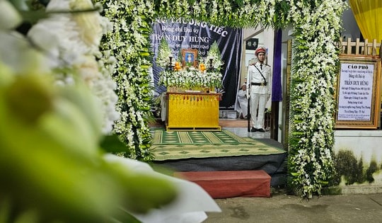 Hàng xóm xót thương đại úy công an phường hy sinh khi khống chế kẻ loạn thần