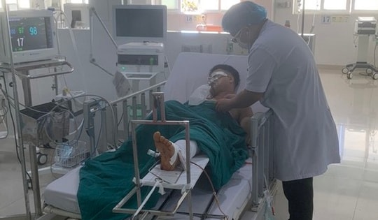 Thiếu niên tông CSGT trọng thương