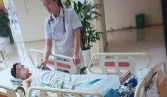 Hai trẻ ở Thanh Hóa bị suy tim, nguy kịch sau khi ăn bim bim, mì cay mua ở tiệm tạp hóa