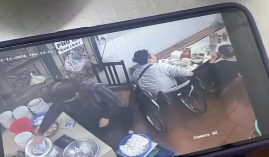 Vụ TikToker tố bị quán phở đuổi vì ngồi xe lăn: Công an TP Hà Nội vào cuộc xác minh sự việc