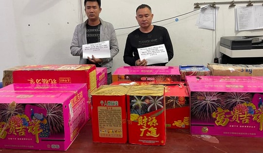 Bắt 2 đối tượng buôn bán hơn 1 tạ pháo nổ