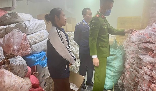 Phát hiện 5,5 tấn mỡ bò, 720kg óc lợn không rõ nguồn gốc, xuất xứ