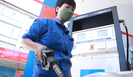 Giá xăng dầu tăng mạnh từ 15h chiều nay 18/1