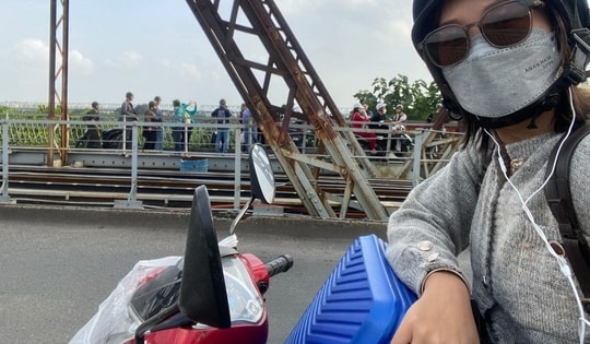 Ám ảnh đặt vé, bị nhồi nhét trên xe Tết, nhiều người đi xe máy 300km về quê