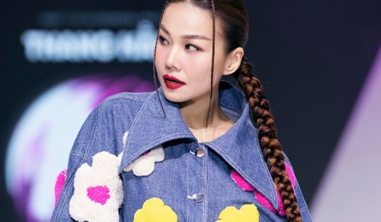 Khán giả xót xa khi Thanh Hằng bị sốt vẫn cố gắng sải bước trên sàn catwalk