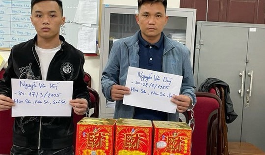 Bắt nhóm đối tượng buôn bán pháo hoa nổ ở Hà Nội