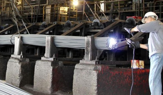 Thành phần họp xử lý kỷ luật lao động bao gồm những ai? Có được tiến hành kỷ luật khi người lao động vắng mặt?