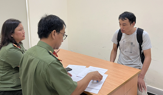Bắt người đàn ông bị Trung Quốc truy nã
