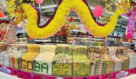 Tăng lượng hàng hóa, 'mạnh tay' khuyến mại hơn 10.000 sản phẩm 'khóa' giá phục vụ Tết Nguyên đán