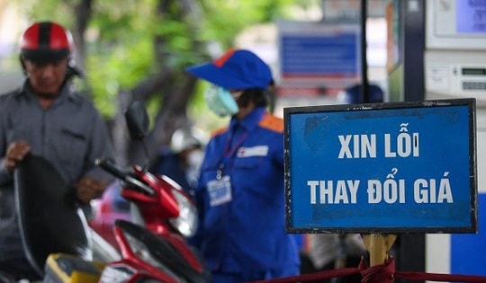 Giá xăng dầu hôm nay tiếp tục tăng mạnh lên gần 23.500 đồng/lít