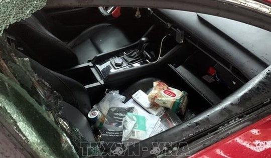 Nhóm thiếu niên đập phá kính ô tô để trộm cắp tài sản gần Tết