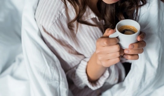 Cô gái 21 tuổi mắc bệnh tim nguy hiểm vì sai lầm khi uống cà phê