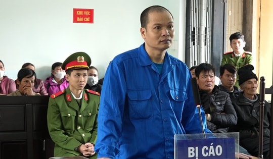 Người đàn ông châm lửa đốt 'tình địch' để trả thù