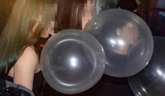 Hít bóng cười trong 3 năm, cô gái trẻ bị mất cảm giác chân