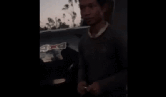 Video: Xúc động với hành động đẹp ngày cuối năm sau pha va vỡ đèn xe ô tô