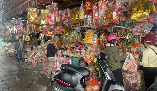 Thị trường ngày ông Công, ông Táo có gì mới?