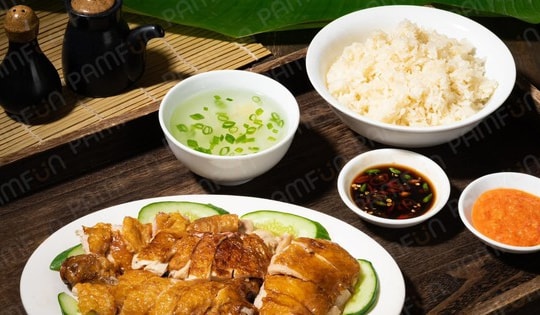 PAMFUN chiêu đãi học sinh giỏi Hà Nội cơm gà Hải Nam Singapore