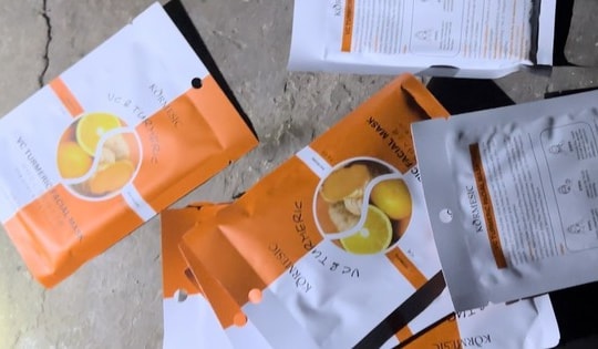 Gần 50 tấn mặt nạ dưỡng da không rõ nguồn gốc bị thu giữ