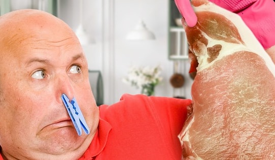 Đi chợ sắm Tết thấy thịt lợn có 4 dấu hiệu này chứng tỏ thịt bị ôi thiu, nhiễm khuẩn, chớ nên mua