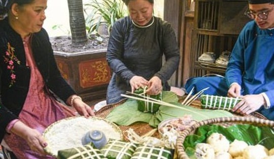 Xem người Hà Nội xưa gói bánh chưng tại Ngôi nhà di sản 87 Mã Mây