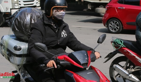 Người dân lỉnh kỉnh đồ, xe rời Thủ đô, về quê ăn Tết sớm