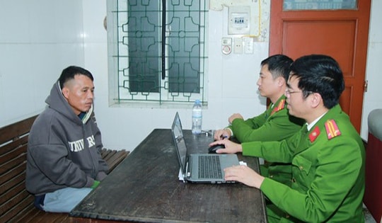 Mang dao vào cướp ngân hàng vì đánh bạc trên mạng