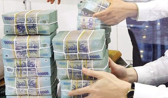 Có 300 triệu nên gửi tiết kiệm 6 tháng hay 1 năm để hưởng lãi suất cao hơn?